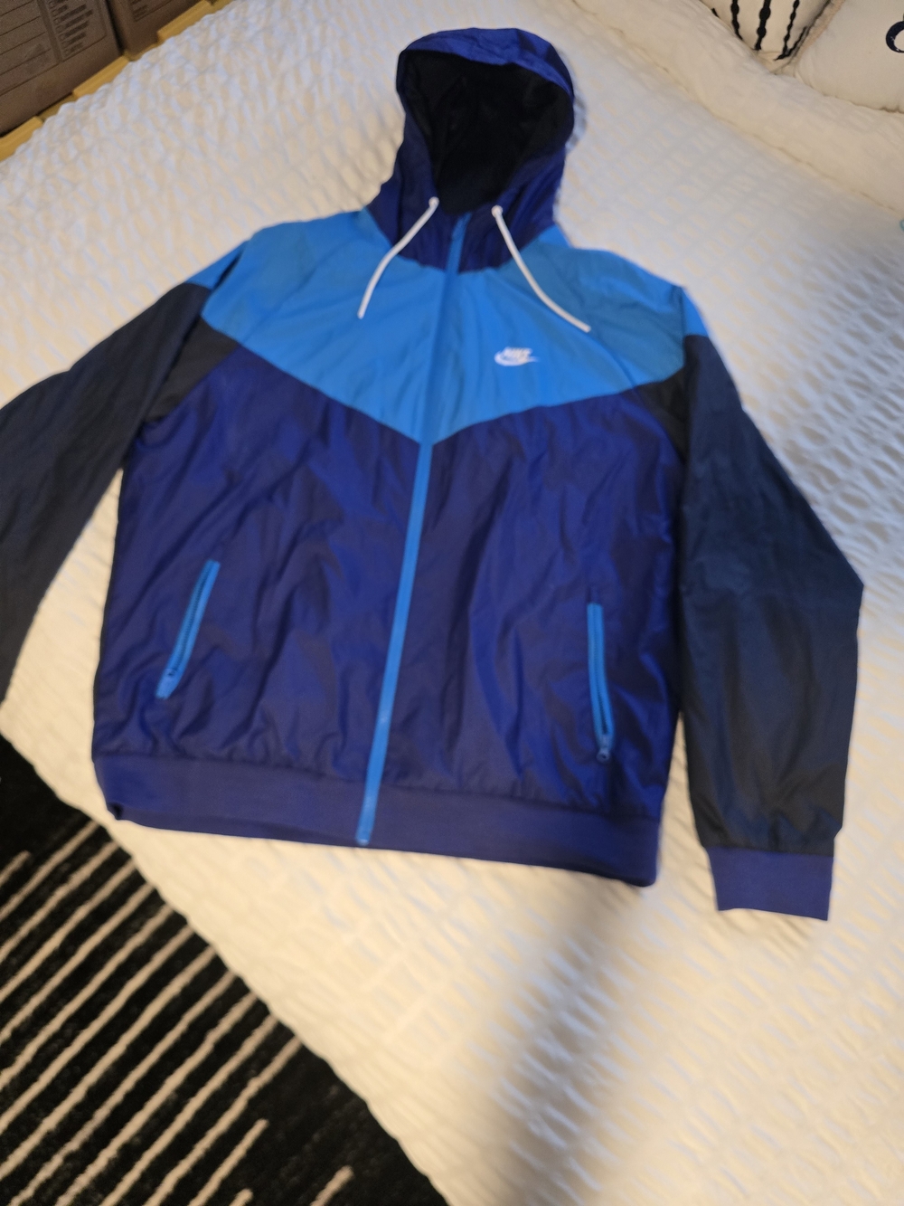 Nike Men’s Blue Colorblock Hooded Windbreaker Jacket